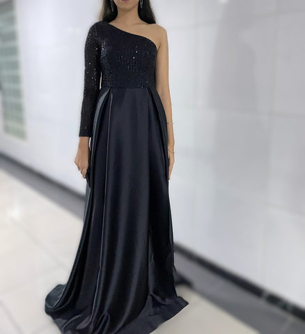 Black Gown RYWVISH