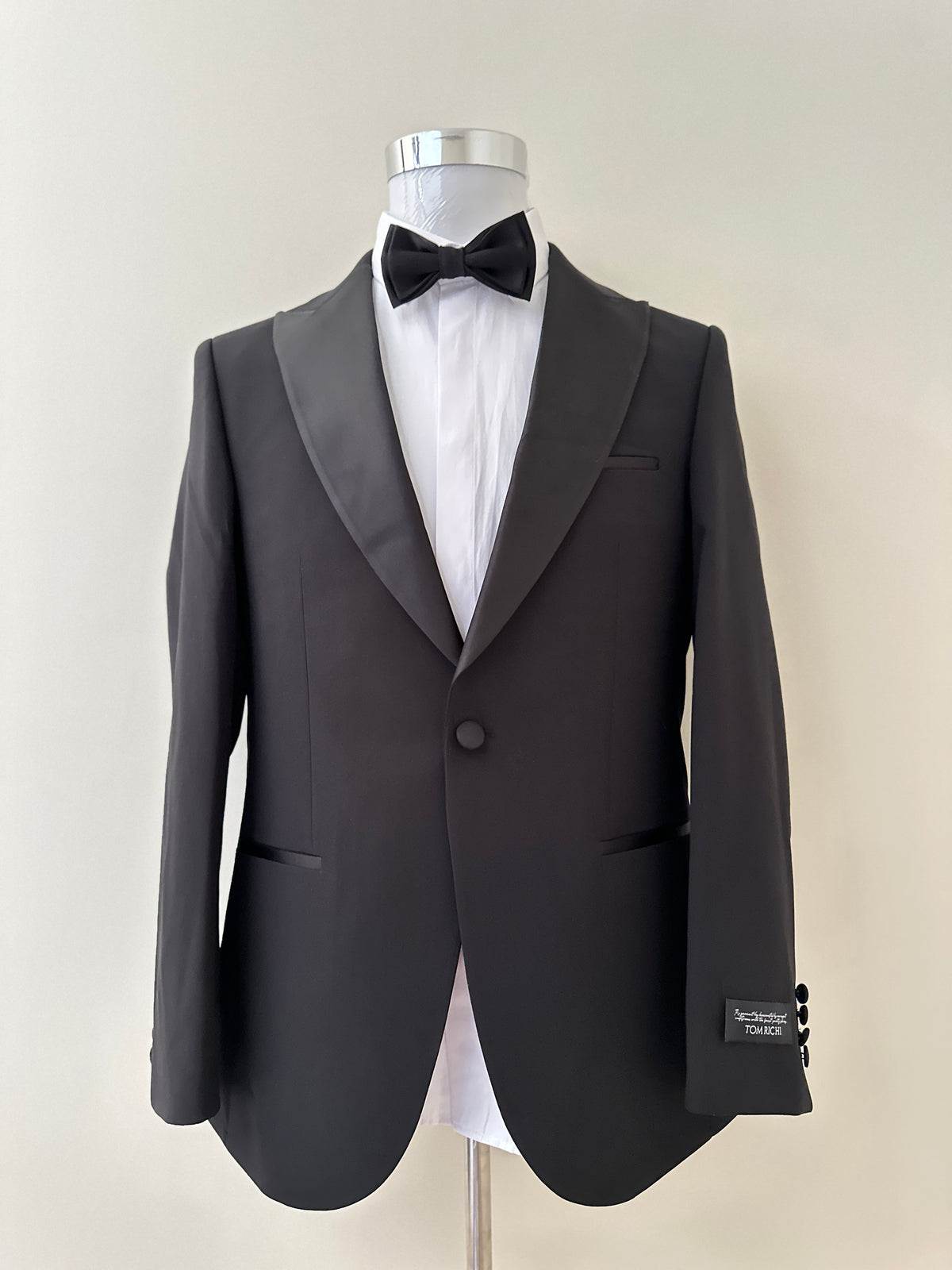 Peak lapel Tuxedo3